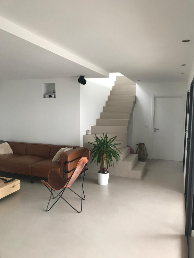 Fabricant DMR Concept – sol Unikofloor SP 100 m² à Biarritz posé par Amarel